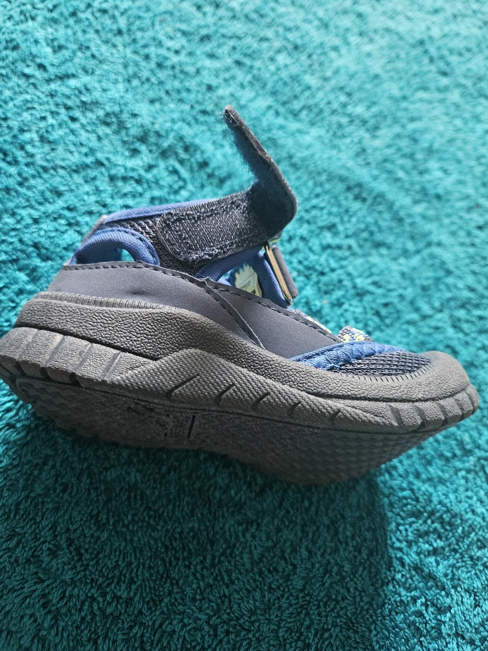 OshKosh B'gosh Navy and Lime Kids Outdoor Sandals